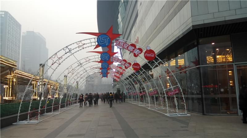 勒泰中心周年慶典亮化白天效果